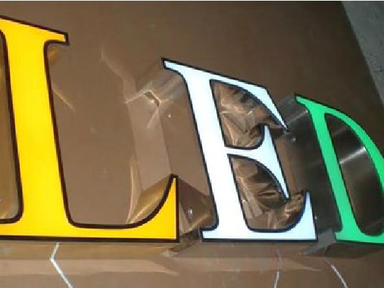 安陆介绍LED招牌的基础知识。